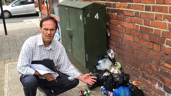 Cllr Paul Lorber pointing at litter